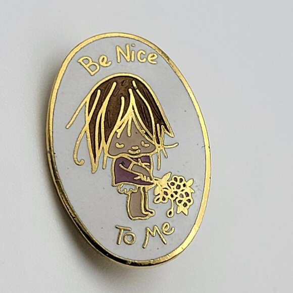 BE NICE TO ME Brooch Gold-Tone White Enamel Oval Vtg. URCHIN AMERICAN GREETINGS - Picture 2 of 9